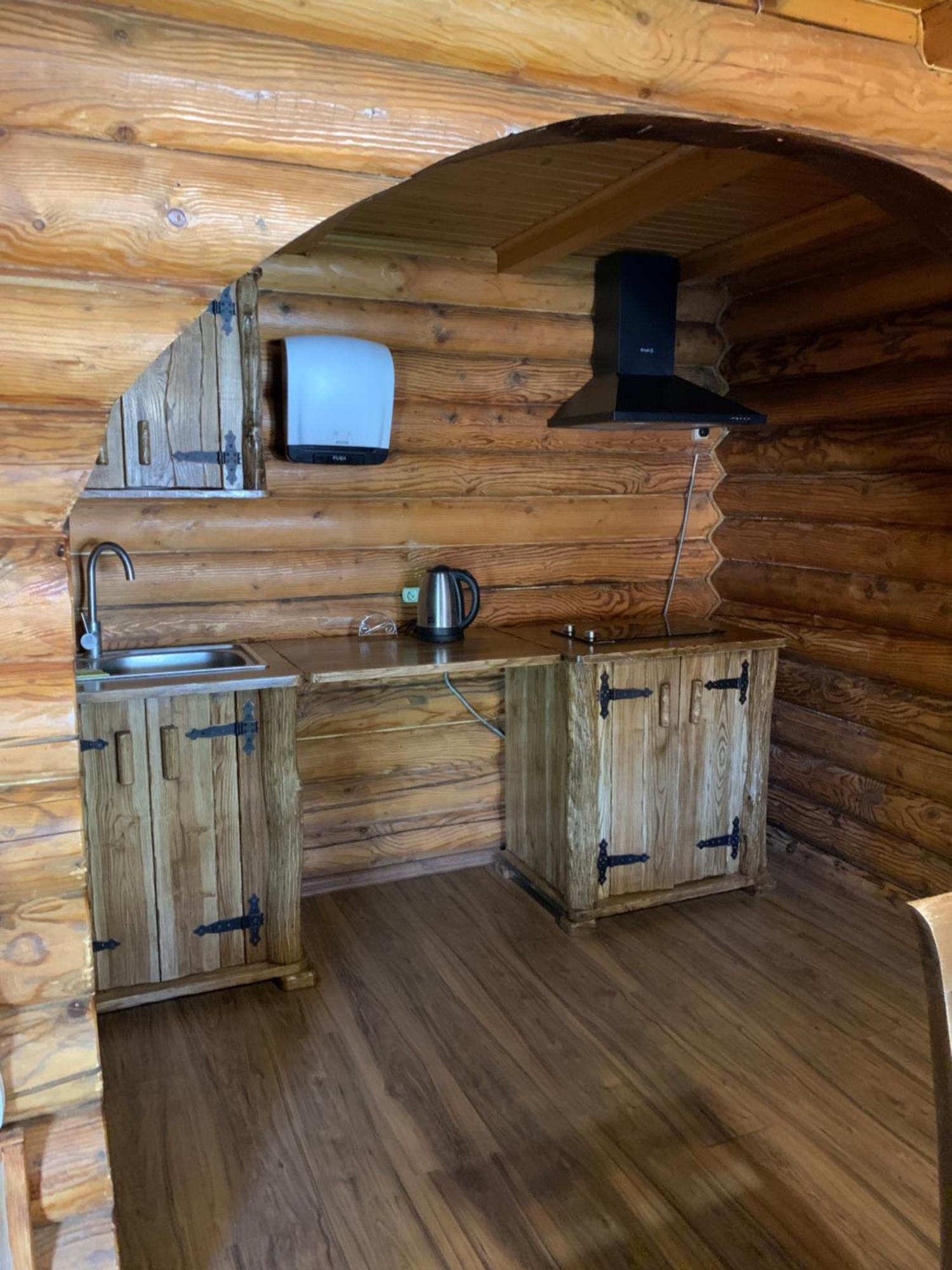 Orlyne Gnizdo Otel Çernivtsi Dış mekan fotoğraf