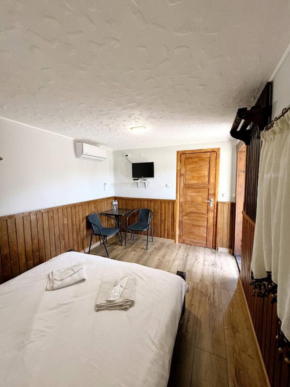 Orlyne Gnizdo Otel Çernivtsi Oda fotoğraf