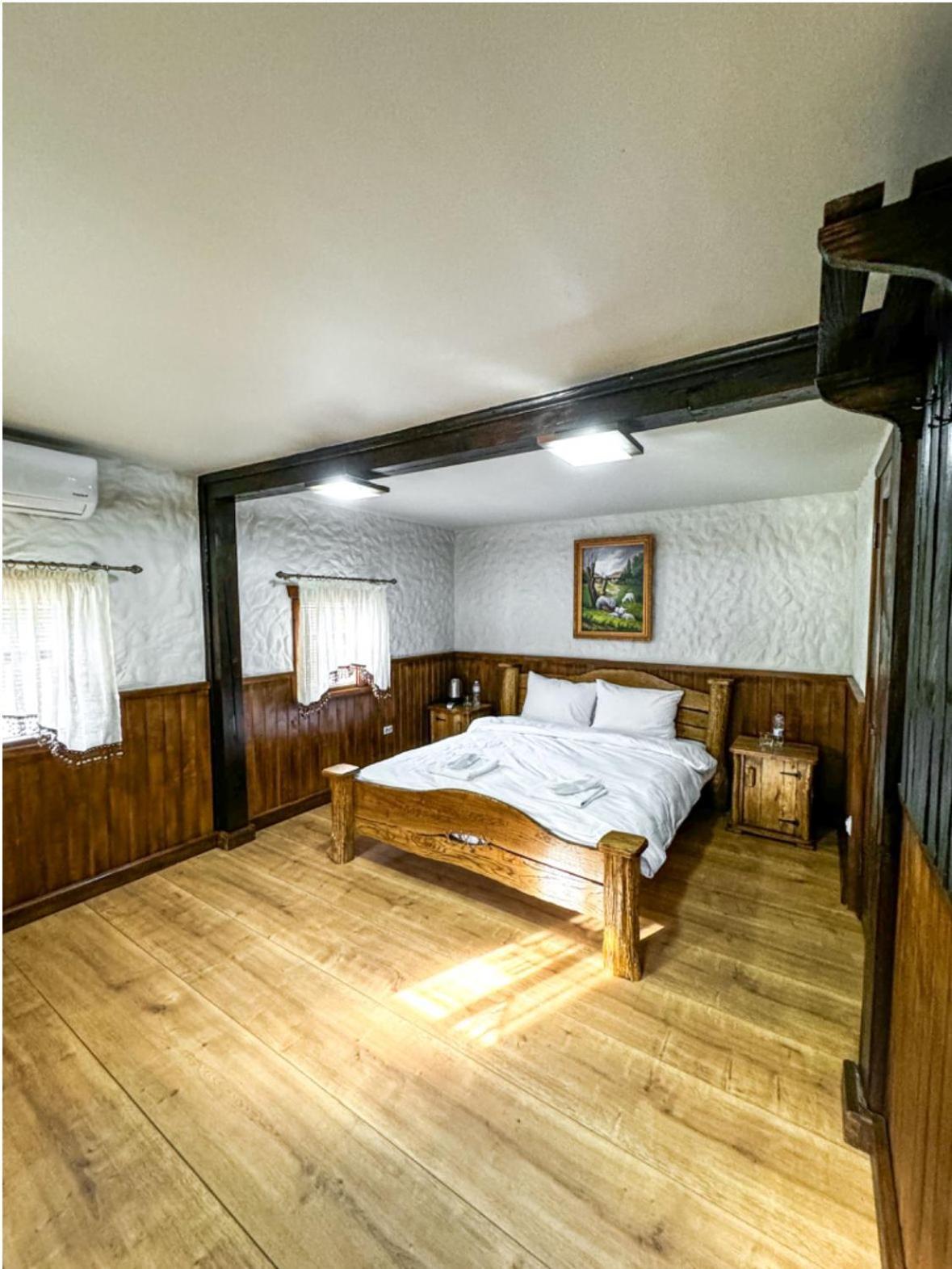 Orlyne Gnizdo Otel Çernivtsi Oda fotoğraf